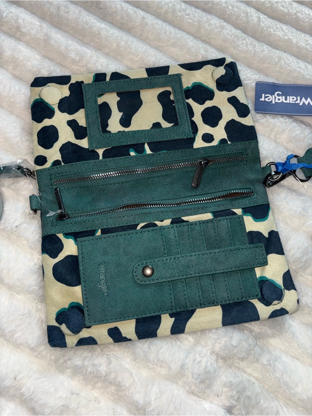 NWT Wrangler Cow Print Tote Bag & Wristlet Set Green Crossbody Straps - Picture 3 of 12